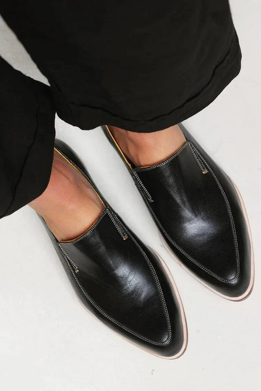 Women's leather minimalist loafers with pointed toe and contrast stitching – Black
