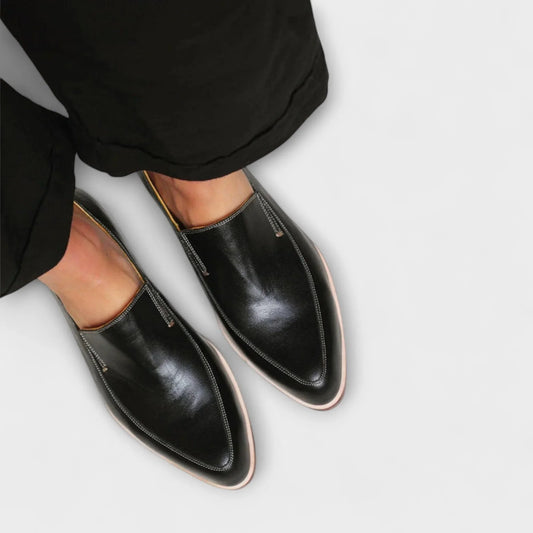 Women's leather slip-on loafers with pointed-toe low-heel design – Black