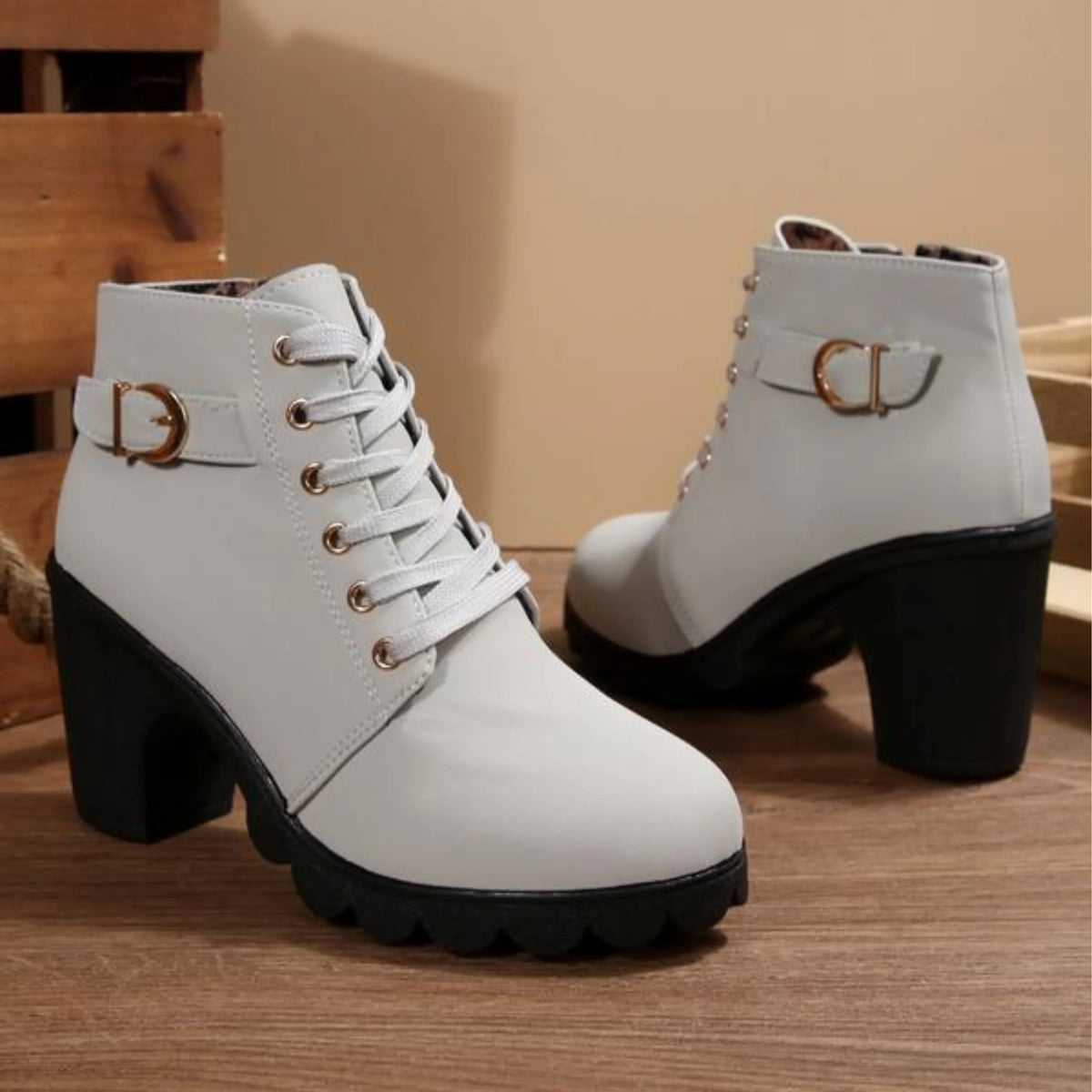 Women's chunky ankle boots with lace-up front and buckle side detail – Grey