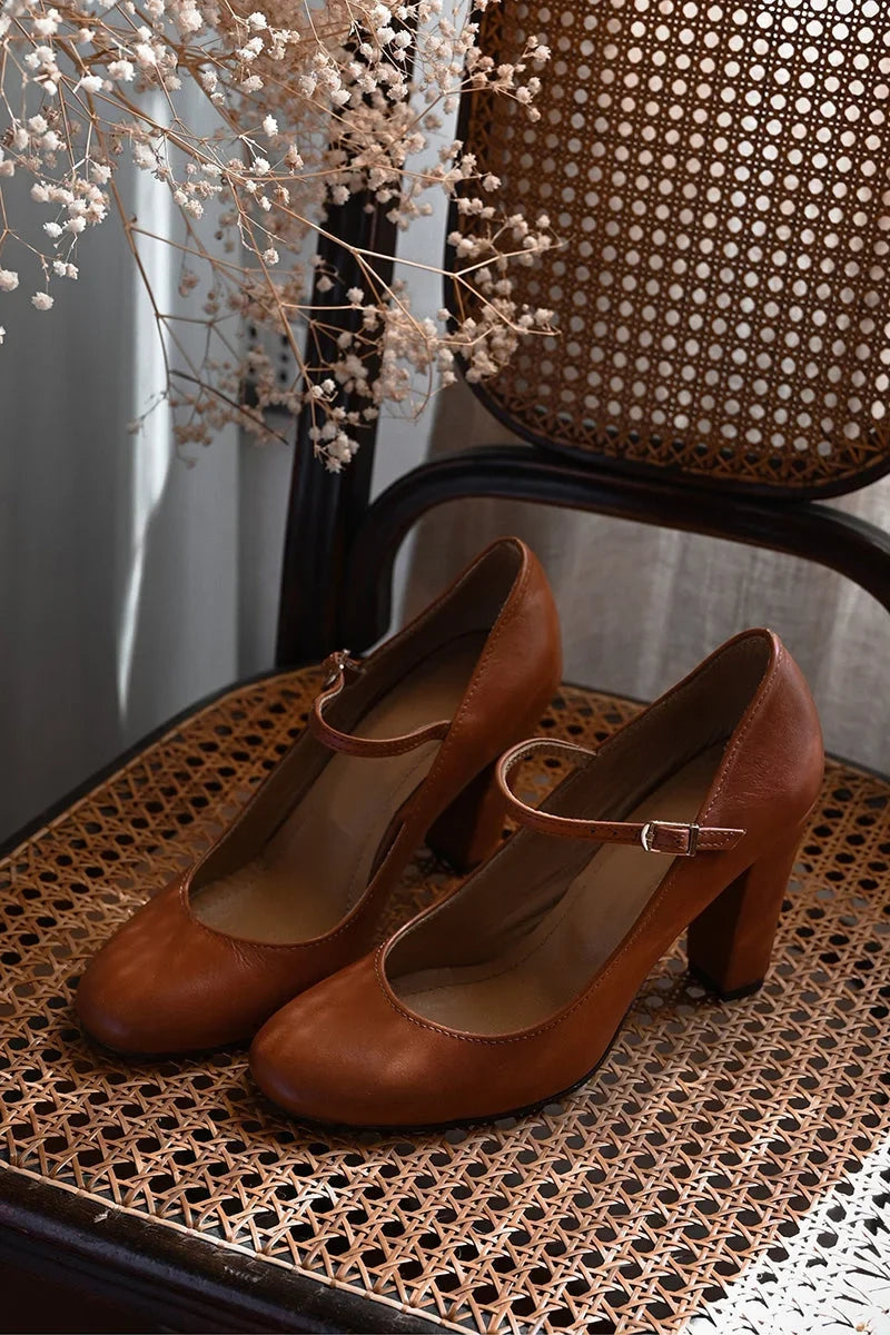 Women's leather-look Mary-Jane block-heel pumps with buckle strap – Brown