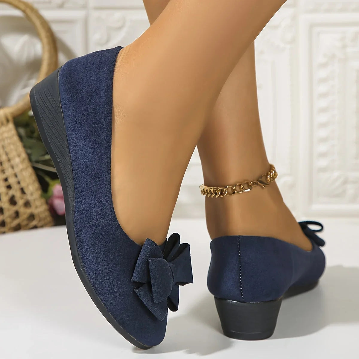 Women's faux suede bow-detail round-toe ballet flats slip-on