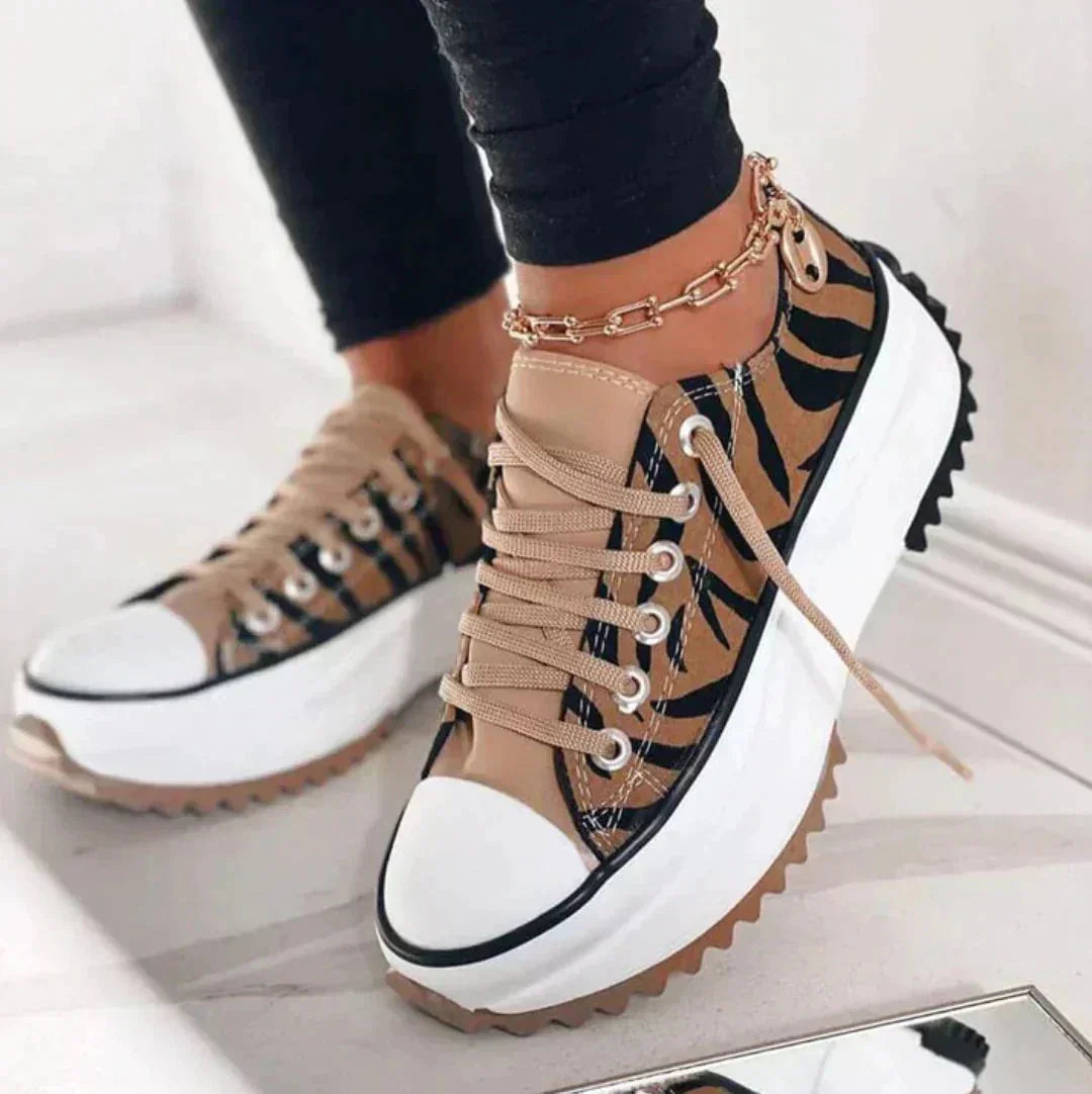 Women's low-top platform sneakers with lace-up front and chunky lugged sole – Tiger