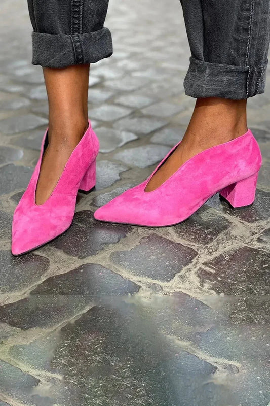 Women's suede pointed-toe pumps with V-cut vamp and block heel – Fuchsia