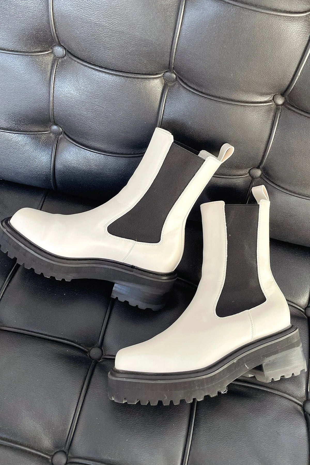 Women's two-tone ankle boots with elastic sides and chunky lug sole – White