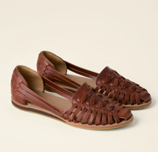 Women's woven leather flat sandals with closed-toe d'orsay cutouts – Brown