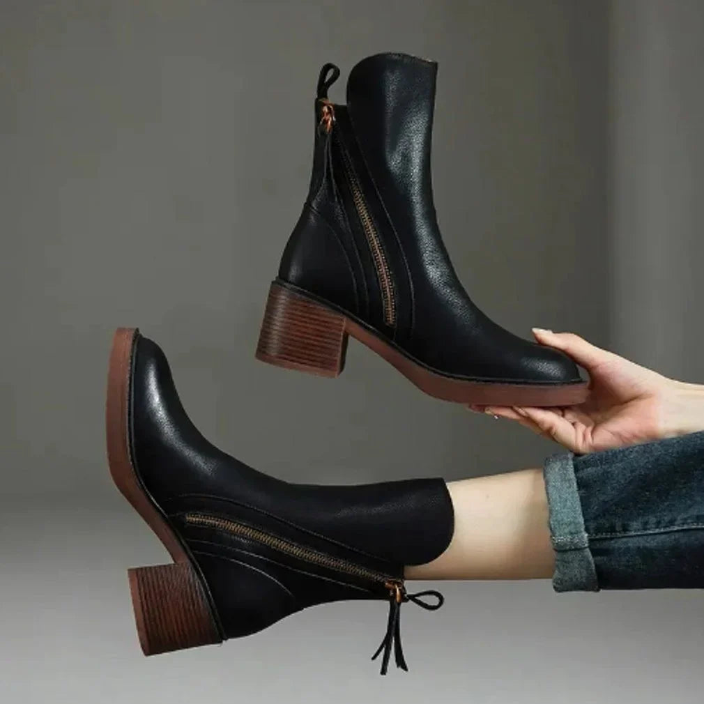 Women's leather ankle boots with side zip and platform sole – Black