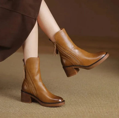 Women's leather ankle boots with side zip and platform sole – Brown