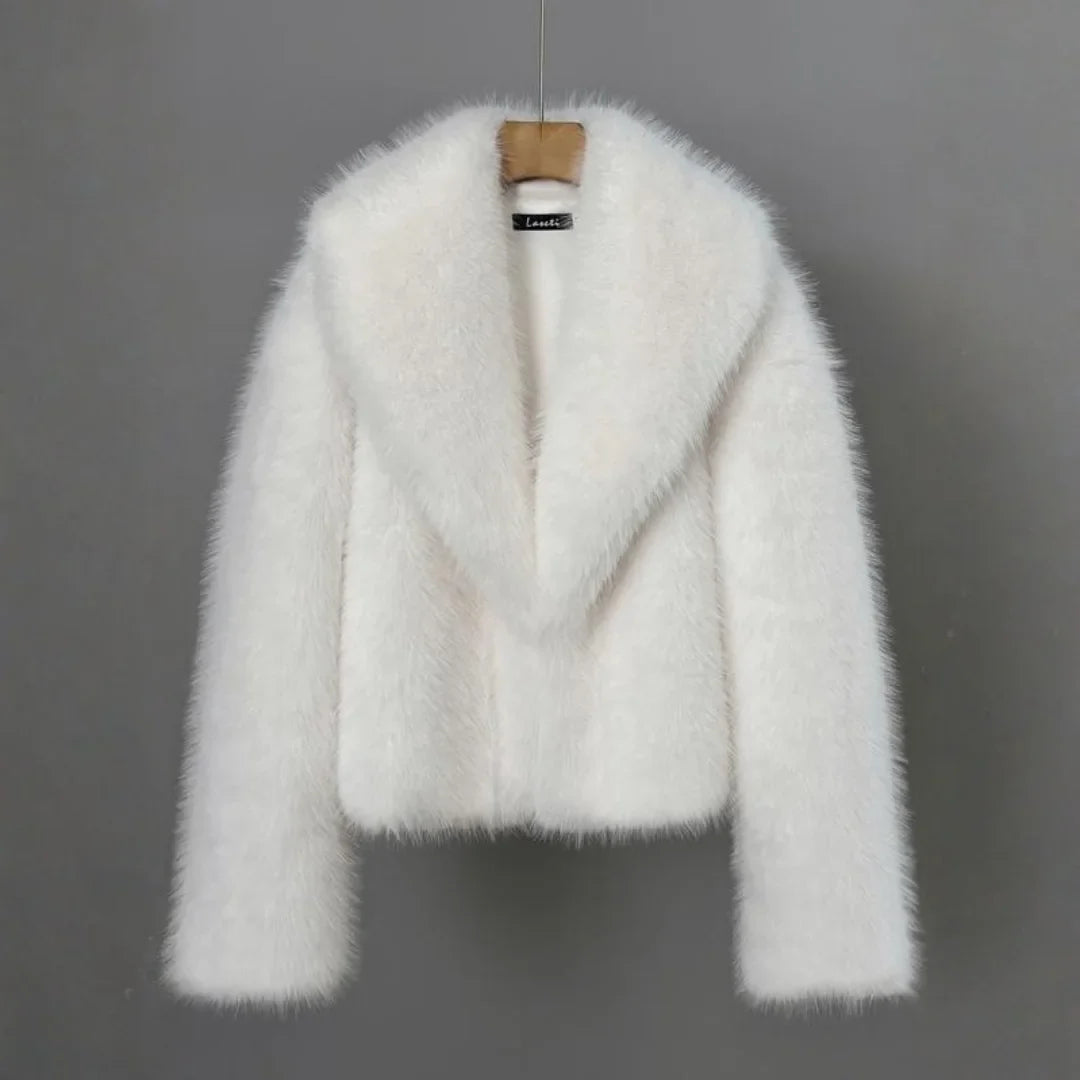 Women's oversized loose-fit winter coat for easy layering – White
