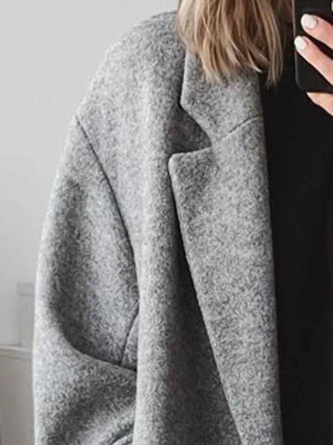 Women's tailored overcoat with versatile styling