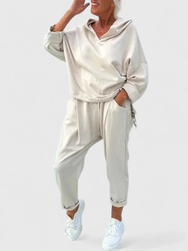 Women's hooded sweatshirt and bottoms lounge set
