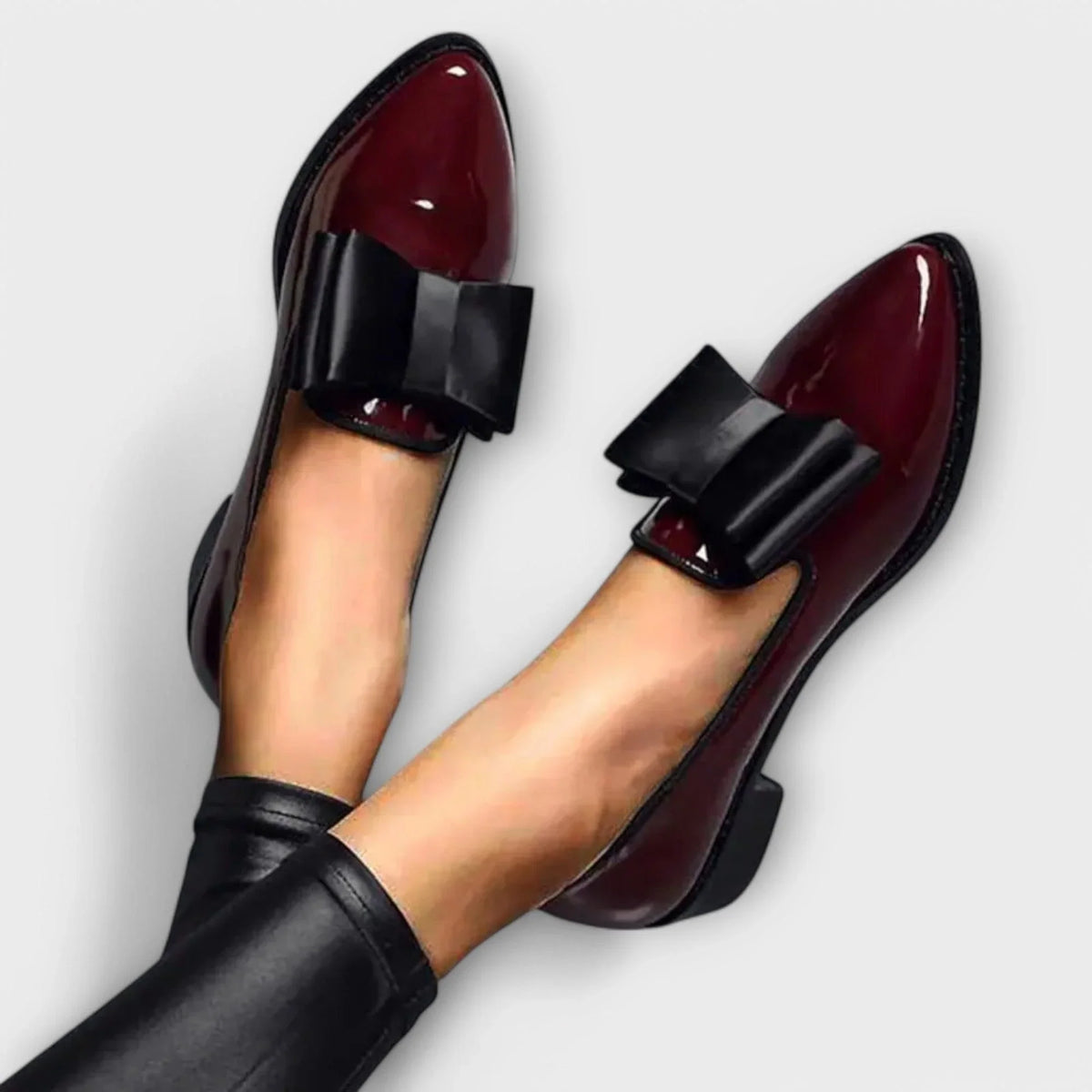 Women's faux leather loafers with bow detail – Red