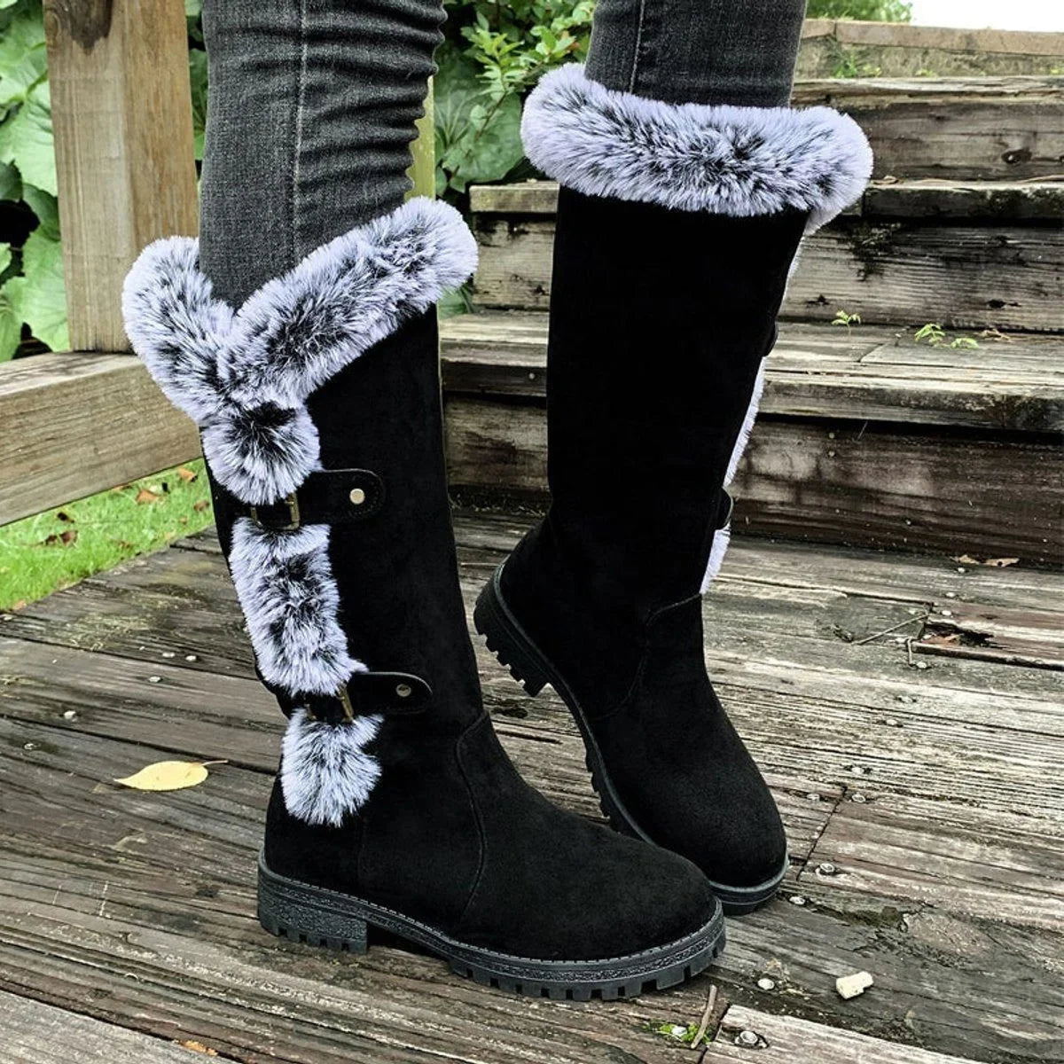Women's faux suede knee-high boots with fur trim and buckle – Black