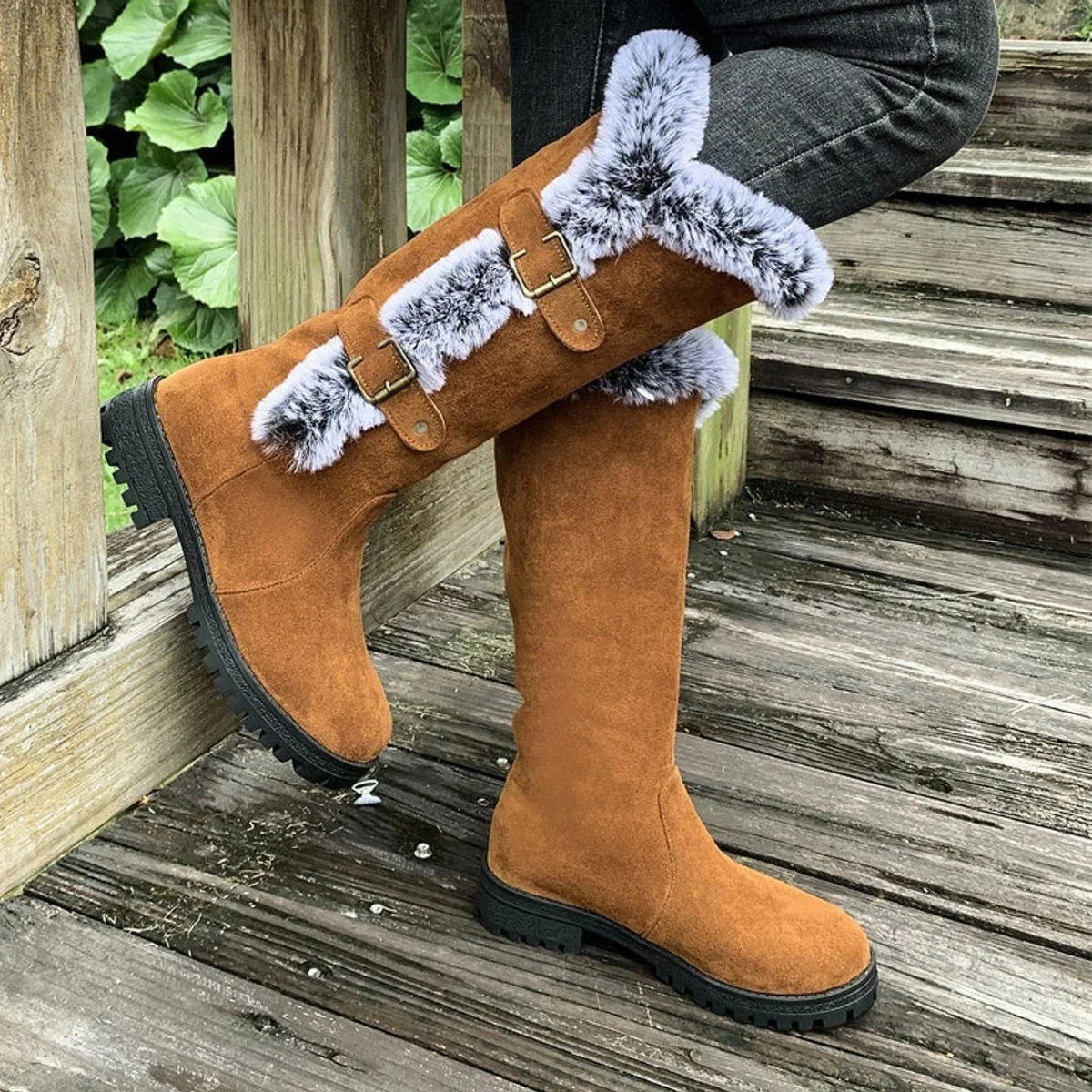 Women's faux suede knee-high boots with fur trim and buckle – Light Brown