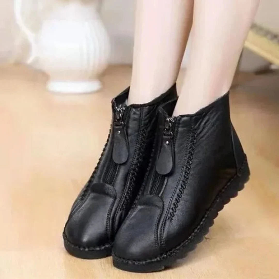 Women's fleece-lined leather ankle boots with zip closure