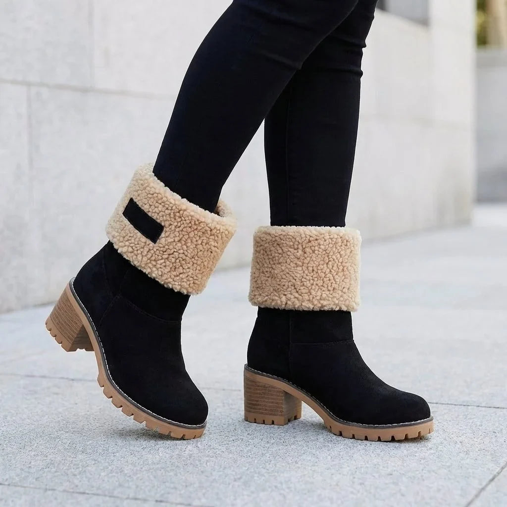 Women's suede ankle boots with lug sole and sherpa cuff – Black
