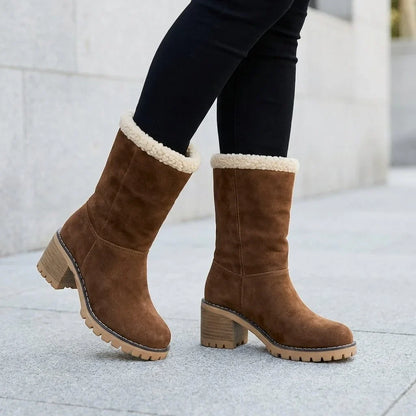Women's suede ankle boots with lug sole and sherpa cuff – Dark Brown
