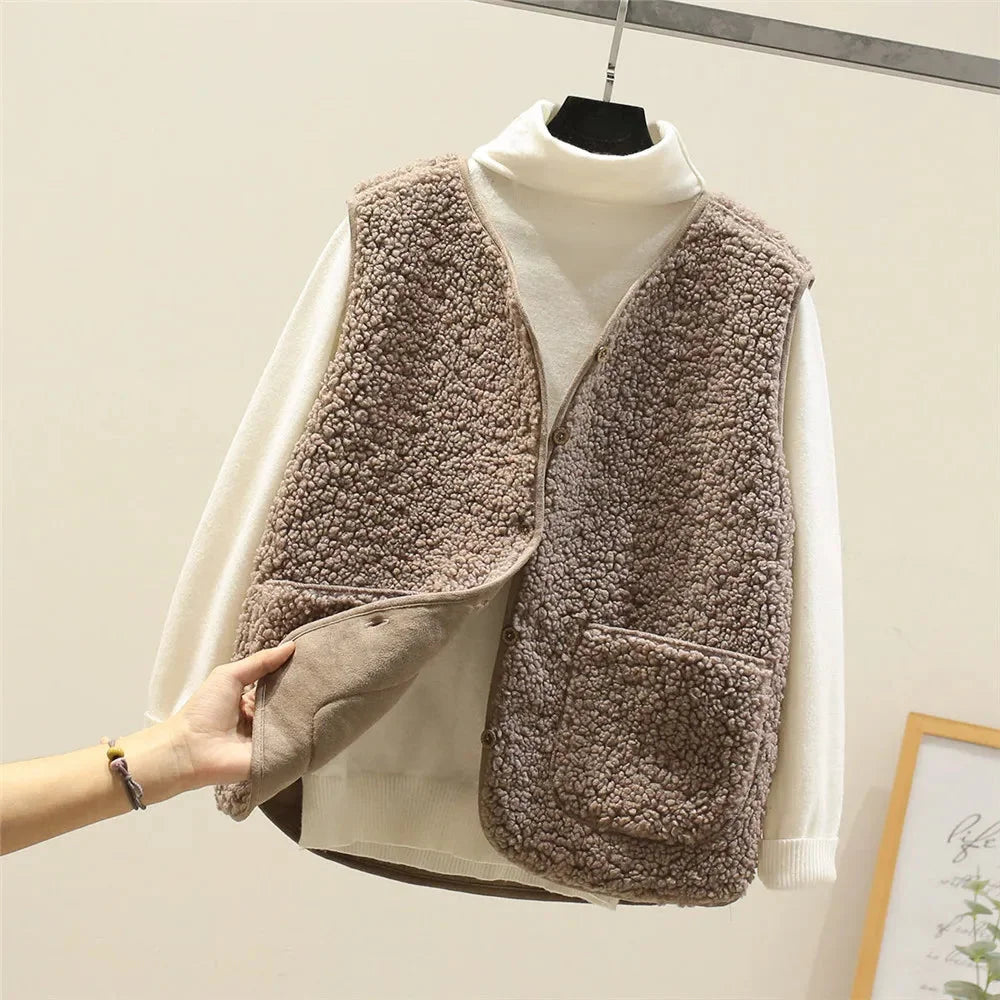 Women's lamb wool-blend fleece gilet with button-up front – Khaki