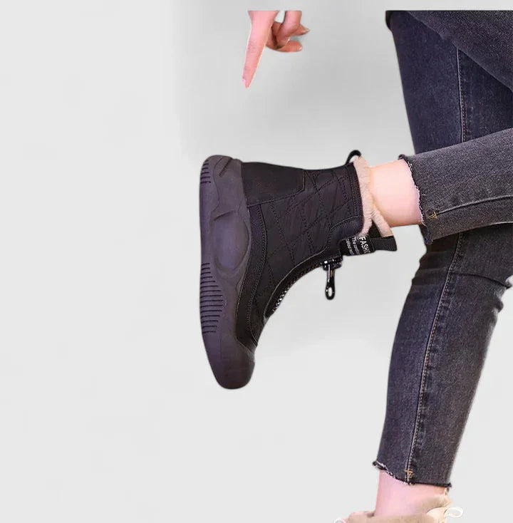 Women's quilted half-zip ankle boots with faux fur lining