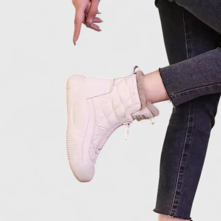 Women's quilted half-zip ankle boots with faux fur lining