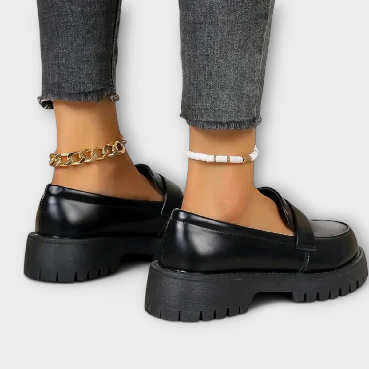 Women's faux leather loafers with chunky lug sole – Black