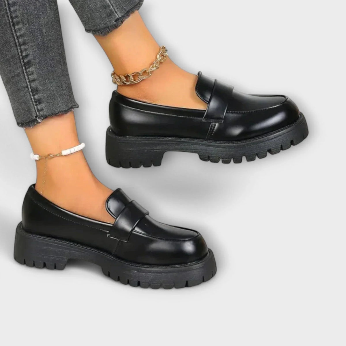 Women's faux leather loafers with chunky lug sole – Black