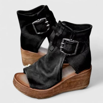 Women's comfort boots with sturdy grip sole and classic silhouette – Black