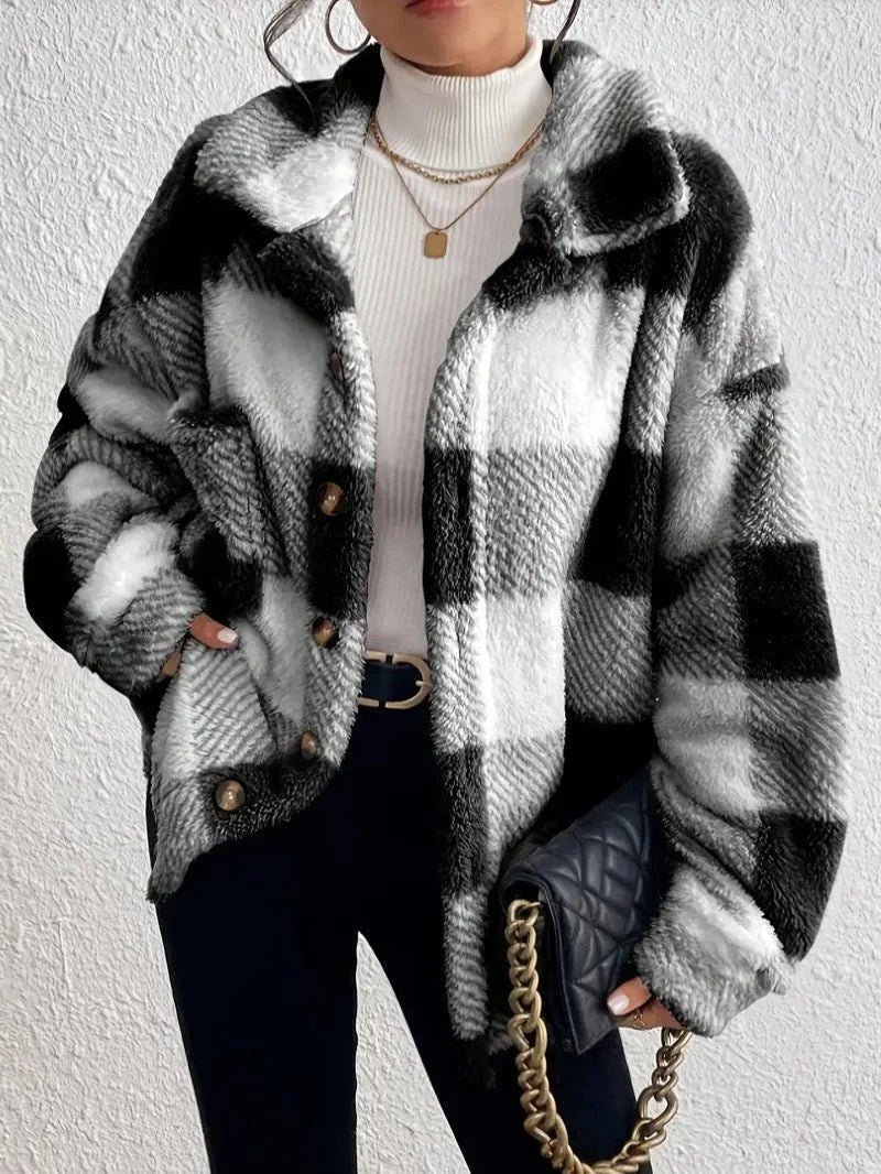 Women's oversized plaid button-up fleece jacket with pockets – Black