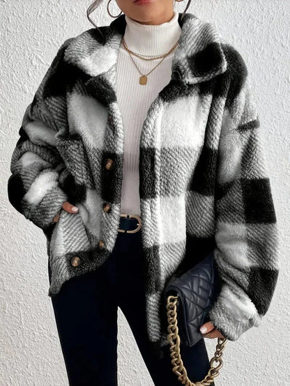 Women's oversized plaid button-up fleece jacket with pockets – Black