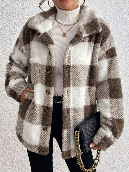 Women's oversized plaid button-up fleece jacket with pockets – Brown