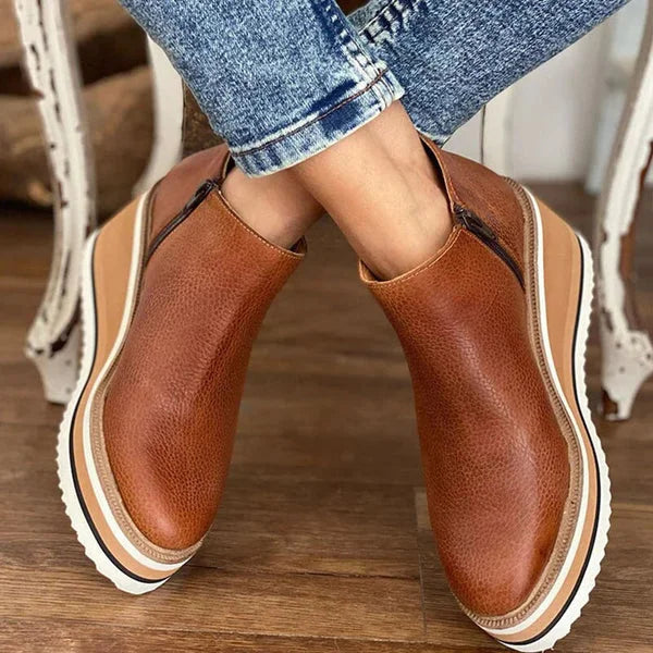 Women's suede slip-on Chelsea boots with platform sole – Brown
