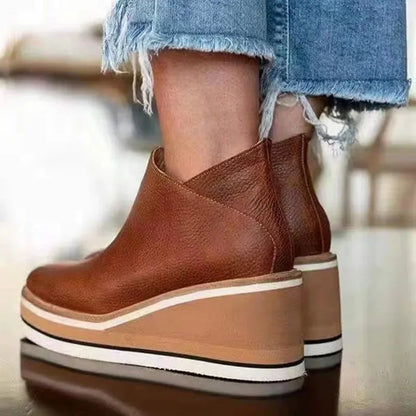Women's suede slip-on Chelsea boots with platform sole