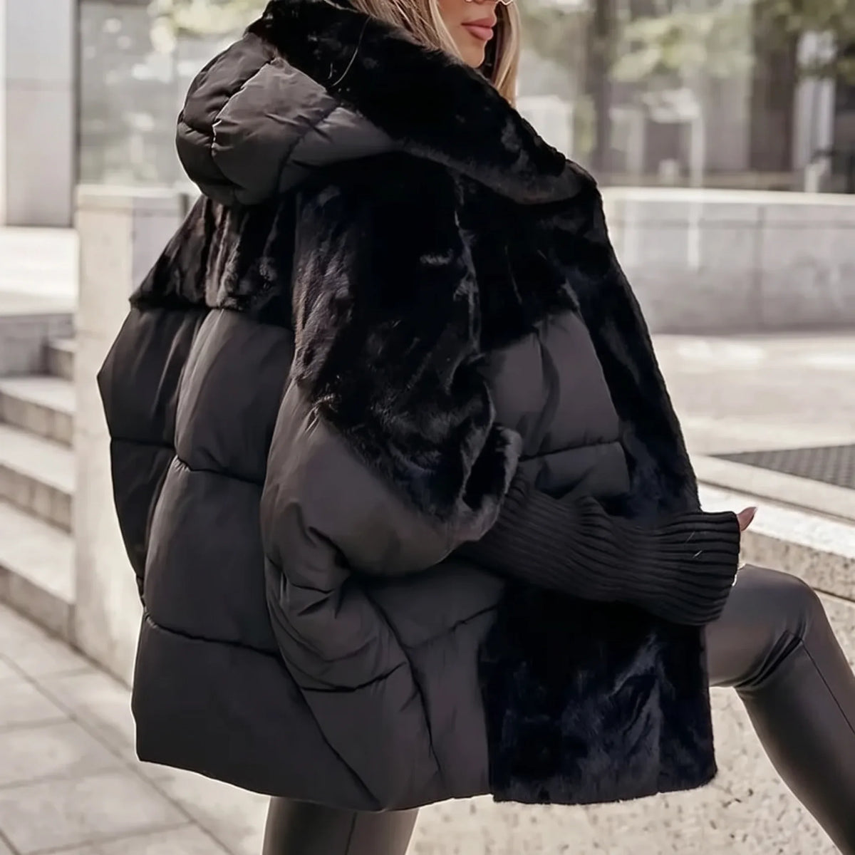 Women's quilted hooded coat with plush faux-fur panels – Black