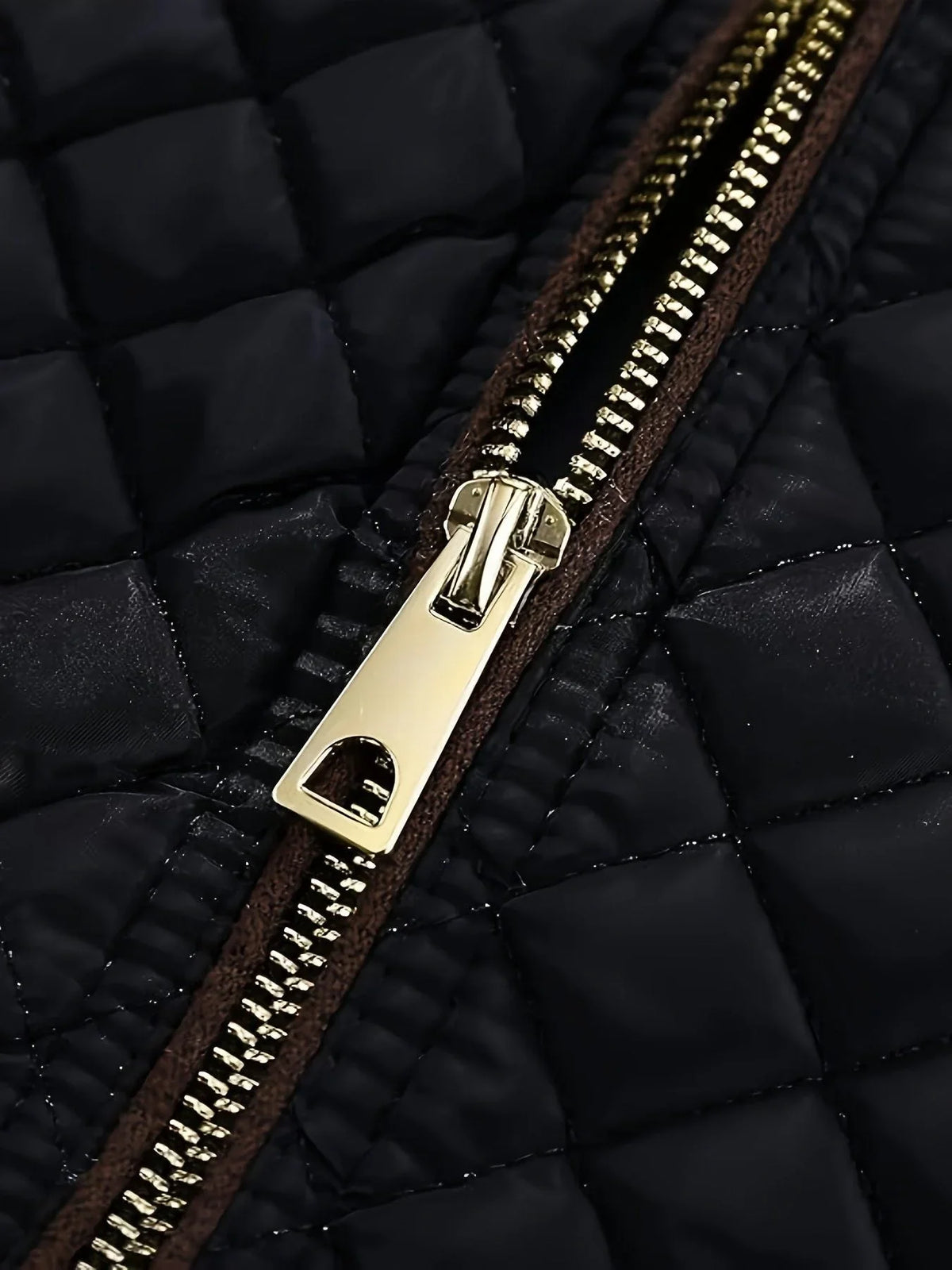 Women's quilted jacket with stand collar and zip front