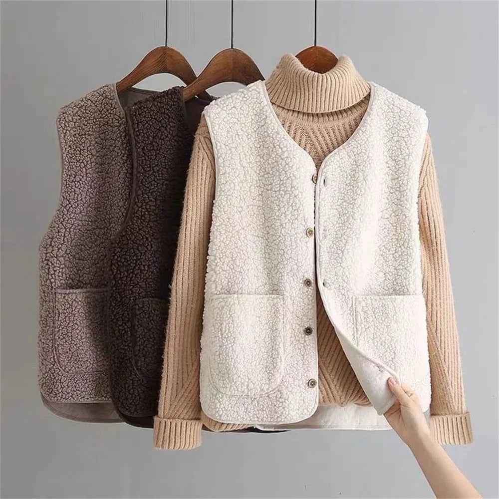 Women's ribbed knit button-up vest with relaxed fit detail – Beige