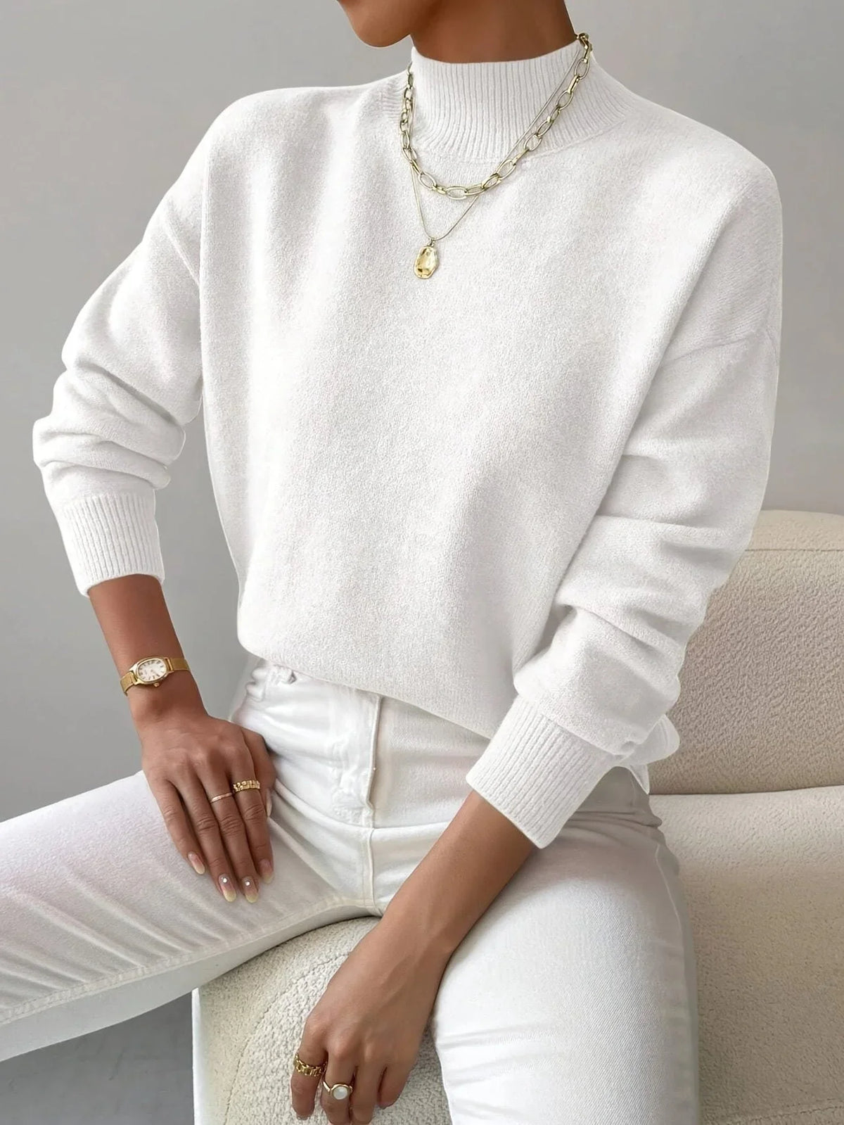 Women's ribbed knit sweater with roll neck and ribbed cuffs – White