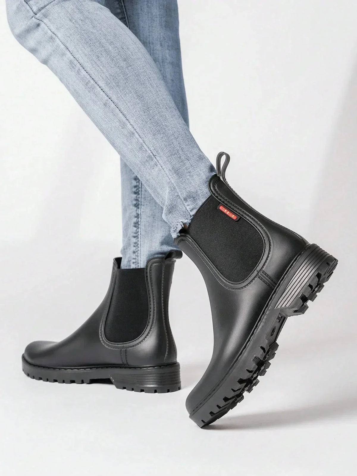 Women's waterproof Chelsea rain boots with matte finish – Black
