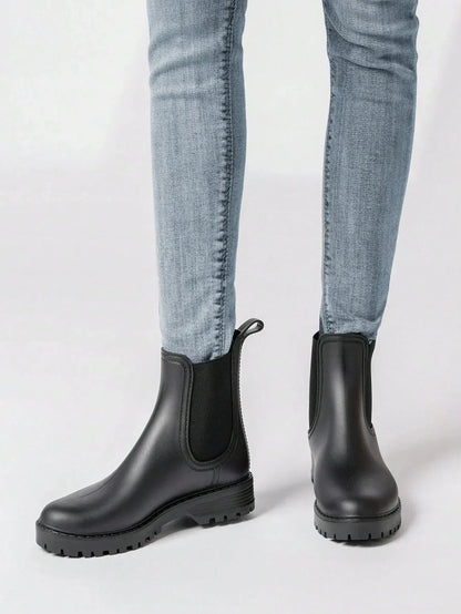 Women's waterproof Chelsea rain boots with matte finish – Black