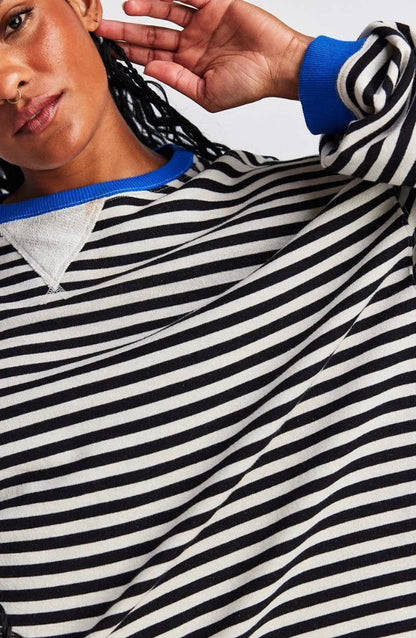 Women's striped oversized pullover sweater with long sleeves