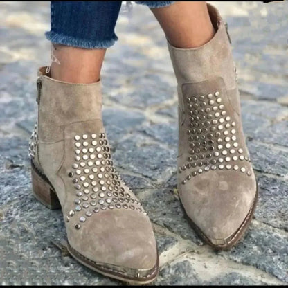 Women's suede ankle boots with stud detail and block heel – Beige