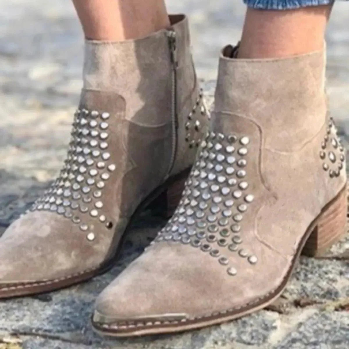 Women's suede ankle boots with stud detail and block heel – Beige