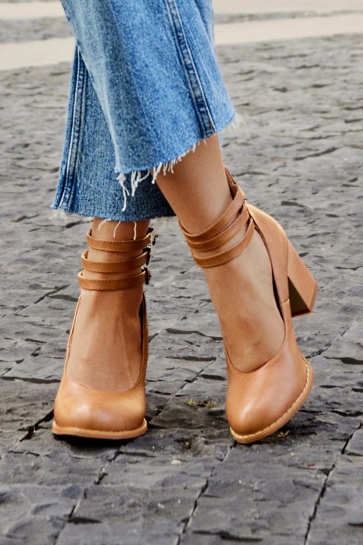 Women's ankle boots with triple buckle straps and block heel