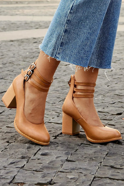 Women's ankle boots with triple buckle straps and block heel – Brown