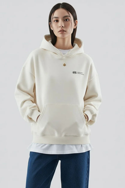 Women’s hoodie with front print and pullover design – White