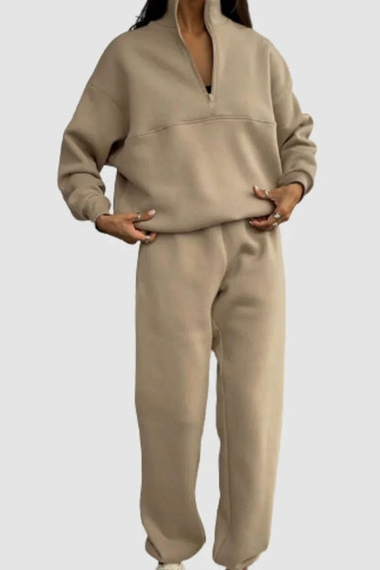 Women's jumper and trousers set with zip-up collar and relaxed fit – Beige