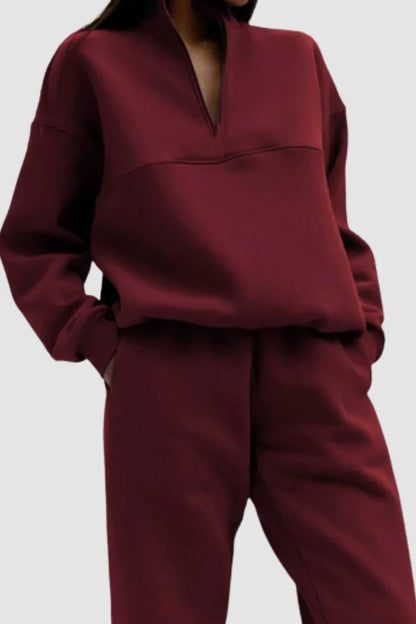 Women's jumper and trousers set with zip-up collar and relaxed fit – Burgundy