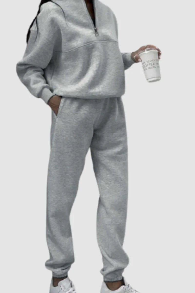 Women's jumper and trousers set with zip-up collar and relaxed fit – Light Grey