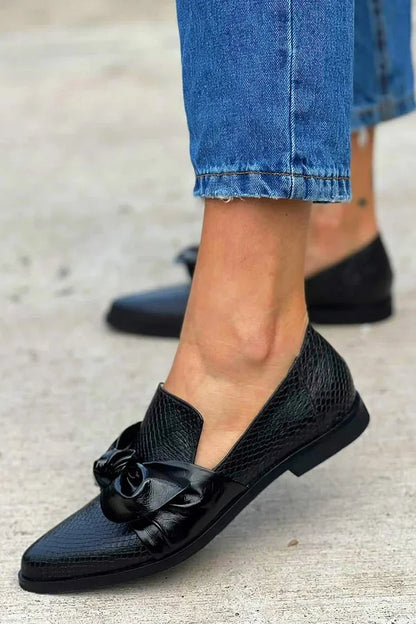 Women's bow slip-on loafers with d'orsay-cut and pointed-toe – Black