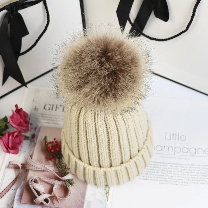 Women's cozy knit sweater-style beanie with faux fur pom – Beige