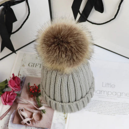 Women's cozy knit sweater-style beanie with faux fur pom – Light Grey