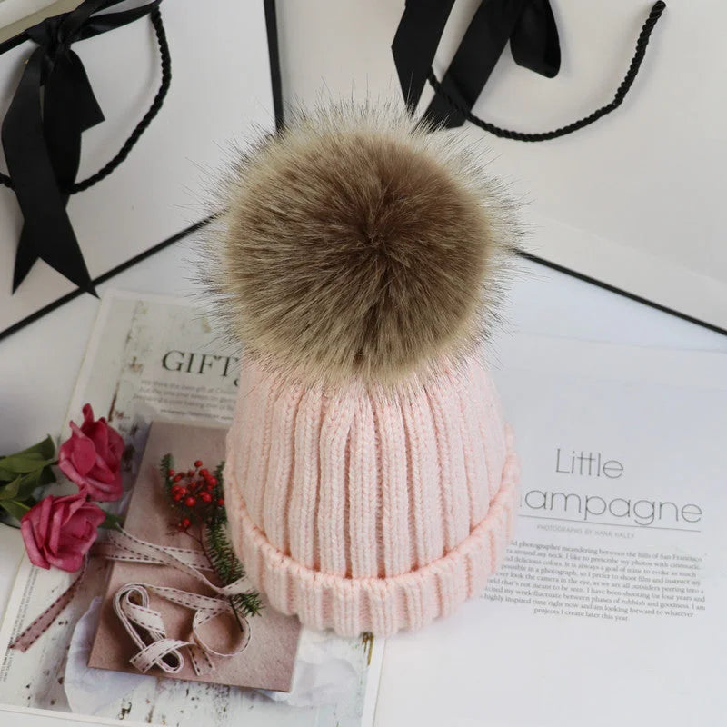 Women's cozy knit sweater-style beanie with faux fur pom – Light Pink
